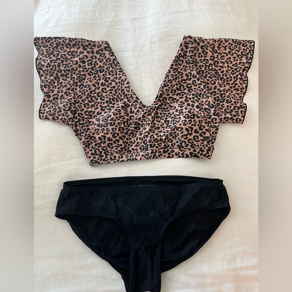 Albion Fit cape style two piece, Size small top, medium bottoms